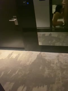 紧张刺激 酒店开着门口交深喉肉棒