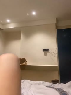 2#带着情趣手铐操逼，骑乘位深插骚穴，张开双腿一顿输出